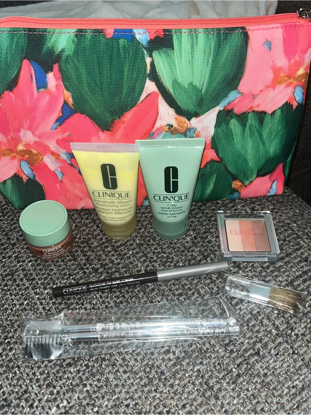 Clinique 6 Piece w/Pouch